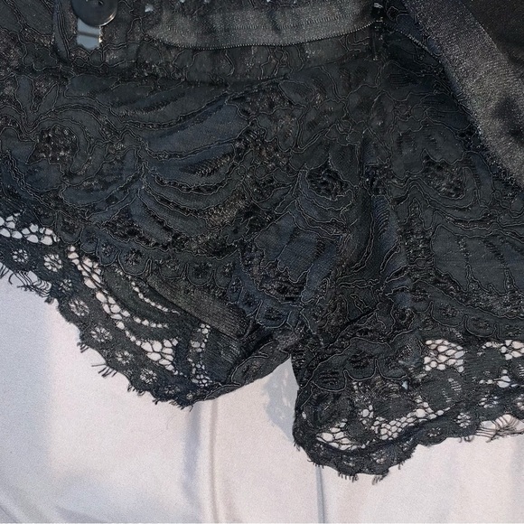 Elli White Lace Women's Shorts Black with white stripes high rise Size Small - Picture 6 of 7